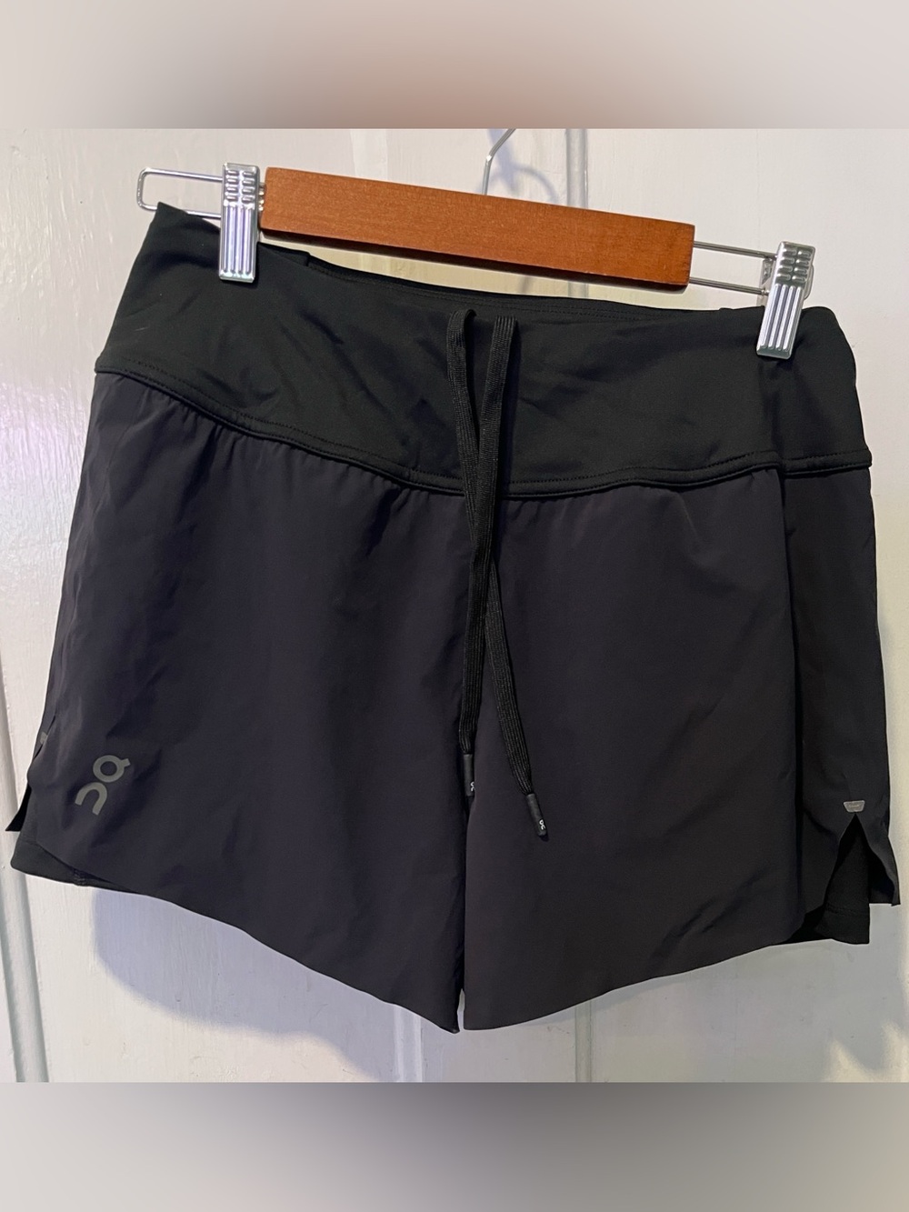 On 3-3.5 inch running shorts size S